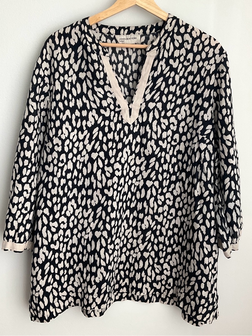 Jones New York Sport XL Black Cream Animal Print 100% Linen Tunic Blouse